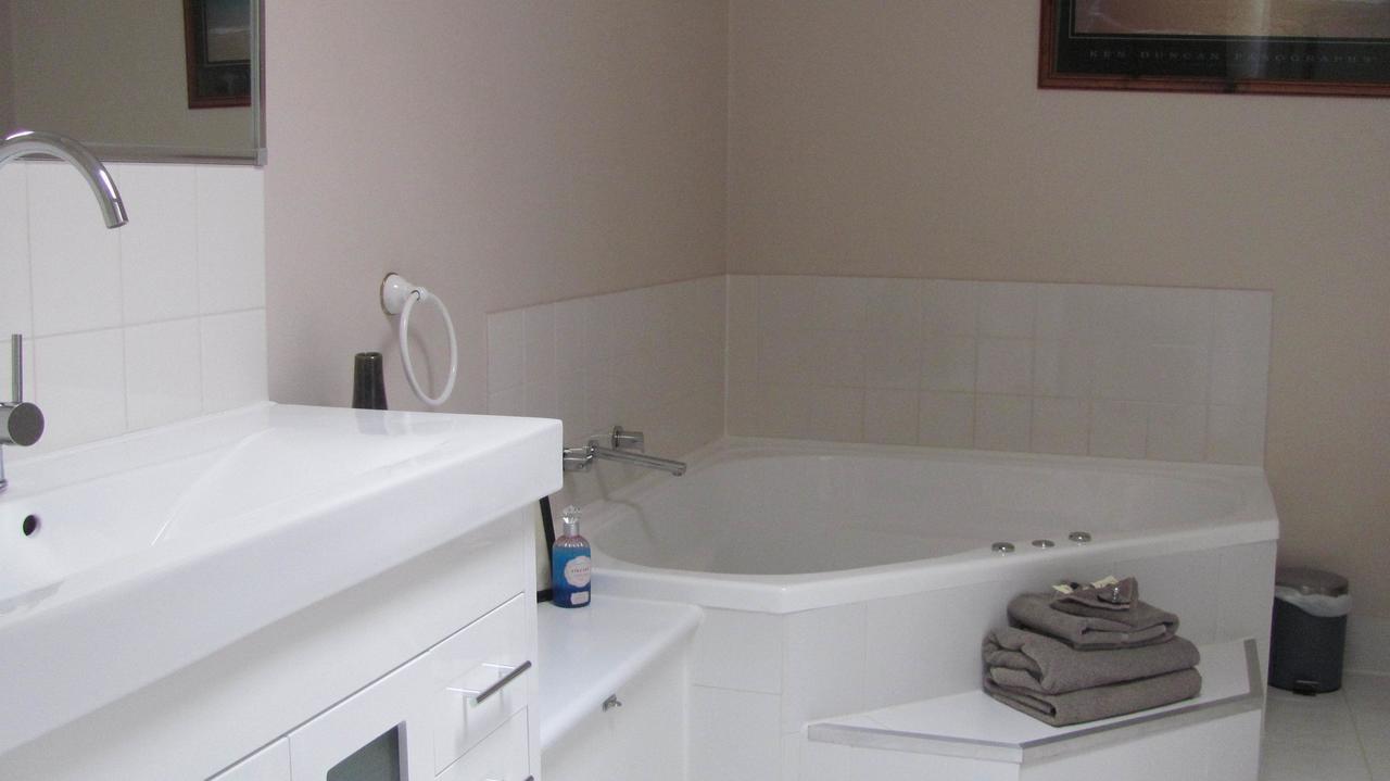 Bristol Hill Motor Inn 메리버러 외부 사진